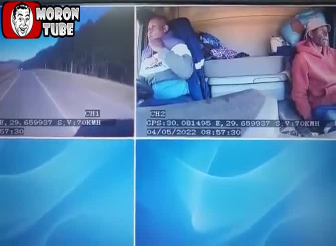 Video :This idiot takes off his sweater while driving and crashes!